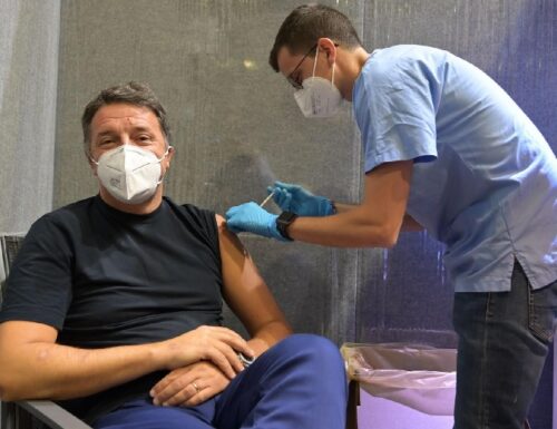 Renzi: Basta quarantene ai vaccinati. Il Covid, per chi si è vaccinato, si sta ‘raffreddorizzando’.
